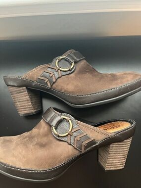 Clarks Artisan Women’s Brown Suede Slip-On Clogs